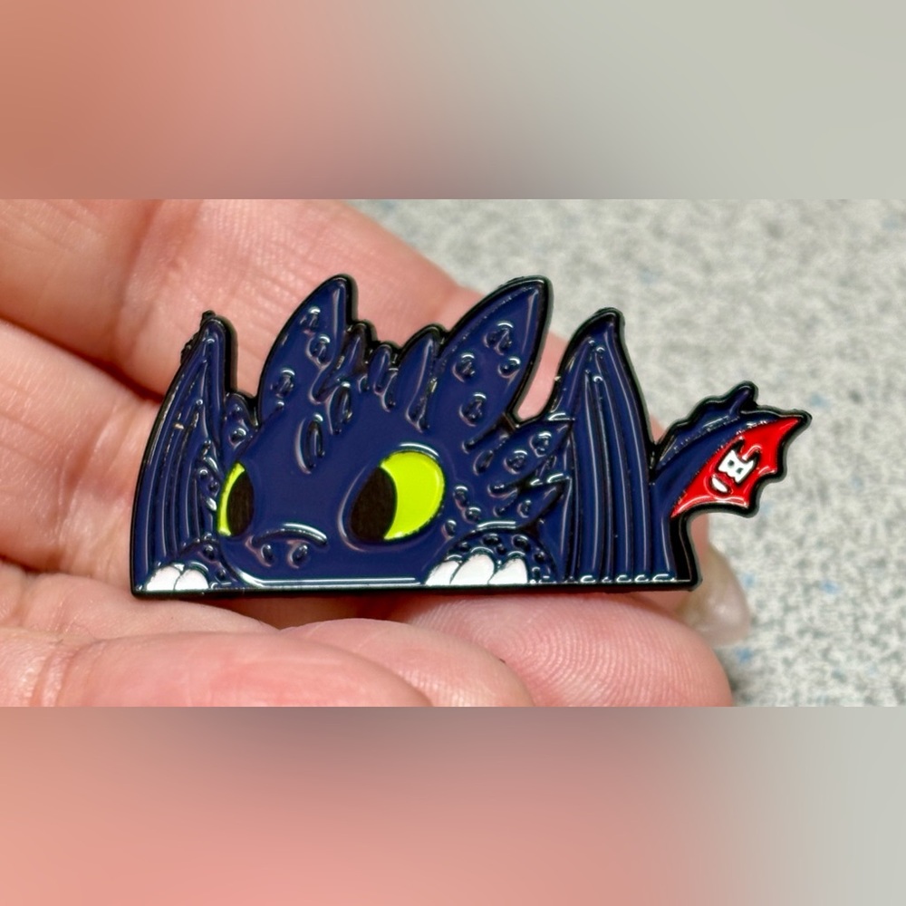 How to tame your Dragon Enamel Pin - collectable